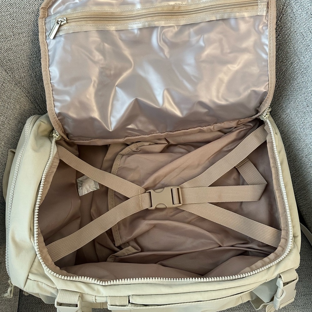 Blast Travel Backpack (Basic) 28L (expandable to … - image 2